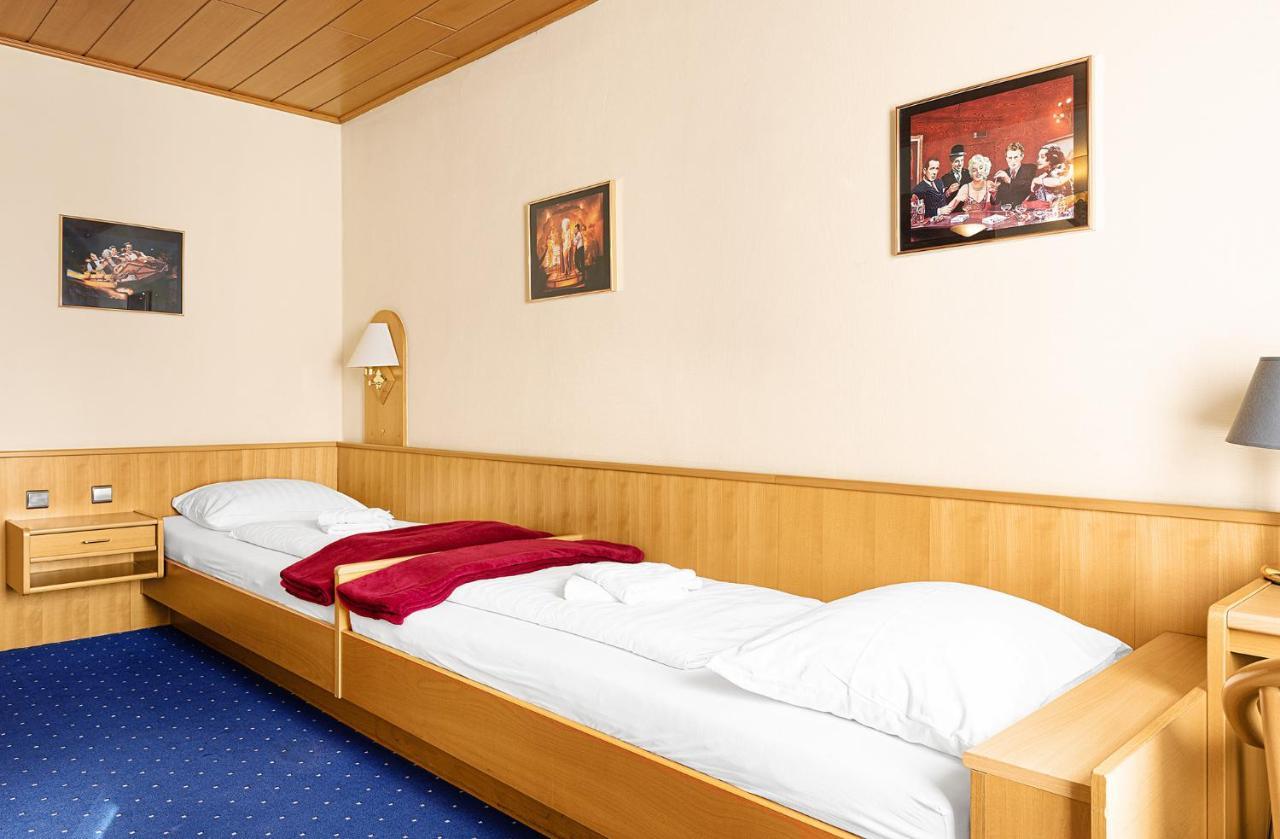Doppel-/Zweibettzimmer mit eigenem Bad